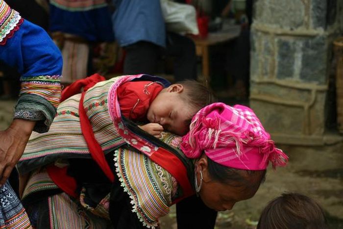 tác phẩm “Trên lưng mẹ”