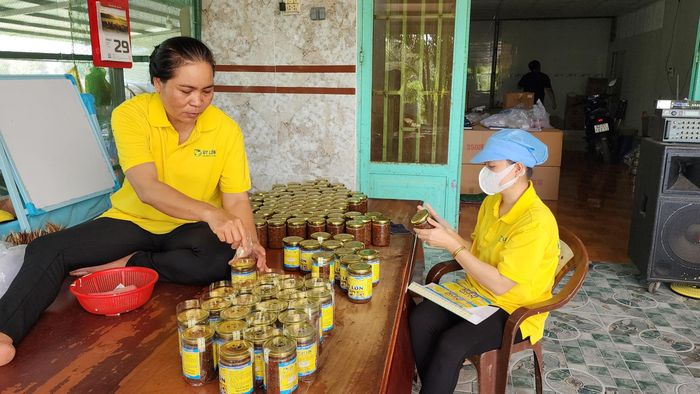  Hiện những cơ sở làm mắm cá lia thia thia đang kết hợp cùng ngành chức năng lên kế hoạch, xây dựng vùng nguyên liệu ươm nuôi cá lia thia 