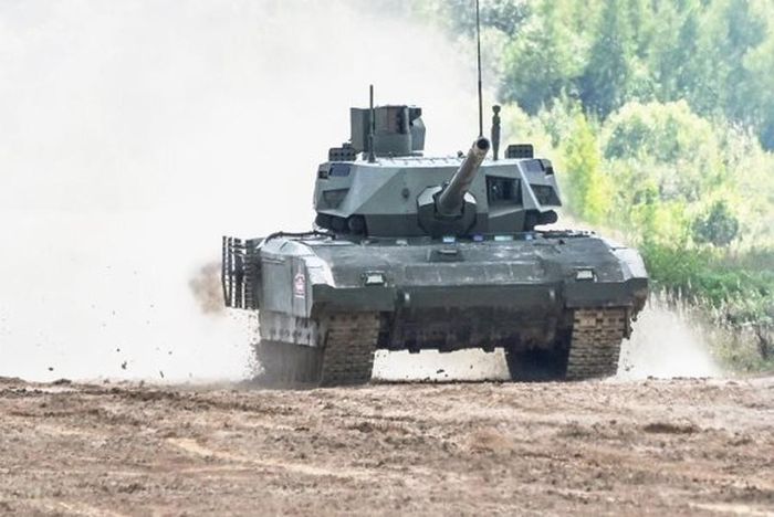Tháng 12 năm ngoái, ông Sergei Chemezov cho biết, các chuyên gia của Rostec đang nỗ lực tăng cường hỏa lực cho xe tăng T-14. Trong tương lai nó sẽ trở thành “một vũ khí còn đáng gờm hơn”.