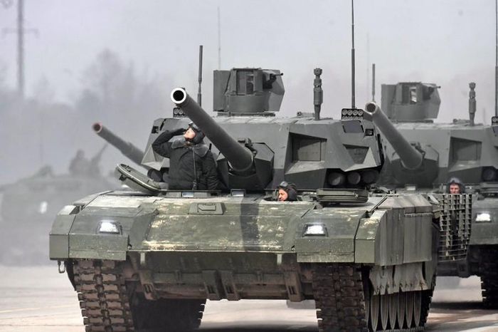 Trên chiến trường Ukraine, có thông tin T-14 Armata bắt đầu được thử nghiệm thực địa vào mùa xuân năm 2023. Tới tháng 7, xuất hiện báo cáo nhóm quân miền Nam đã sử dụng xe tăng này trong trận chiến.