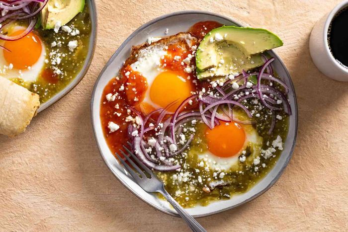 Món trứng Mexico Huevos divorciados- "trứng ly dị" trong tiếng Anh được tặng kèm cho thực khách chọn 'ly dị' là dịp kỷ niệm tại nhà hàng. Ảnh The Spruce Eats