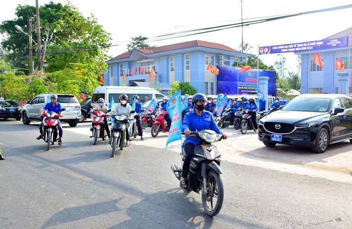 Diễu hành tuyên truyền an toàn giao thông
