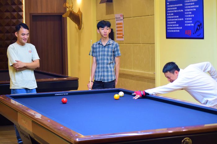 Phong trào billiards phát triển mạnh trên địa bàn thành phố, thu hút đông người chơi. Ảnh: P.N
