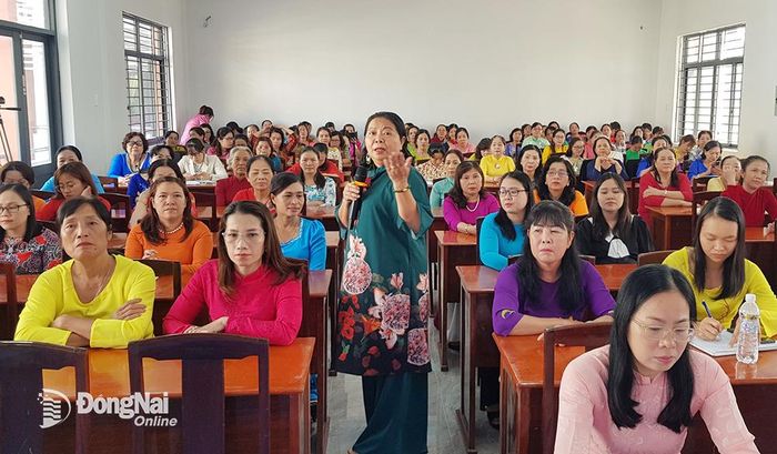 Buổi nói chuyện chuyên đề thu hút hơn 100 cán bộ, hội viên phụ nữ tham dự
