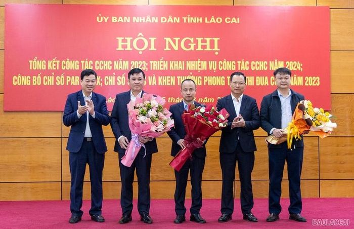  Văn phòng UBND tỉnh, huyện Bảo Thắng là các đơn vị đứng đầu trong chỉ số PAR INDEX; huyện Si Ma Cai xếp thứ 1 về chỉ số SIPAS 