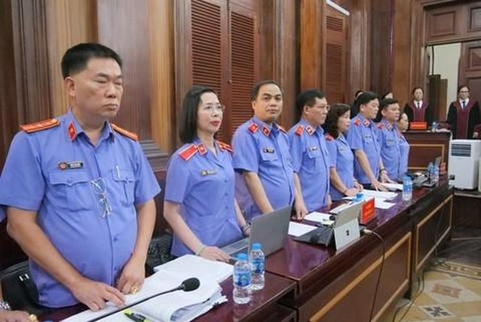 Đại diện Viện kiểm sát giữ quyền công tố tại tòa