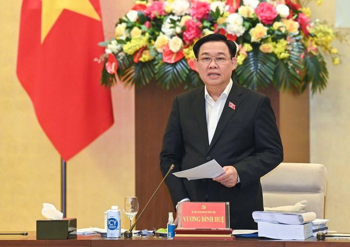 Chủ tịch Quốc hội Vương Đình Huệ phát biểu chỉ đạo tại cuộc làm việc.
