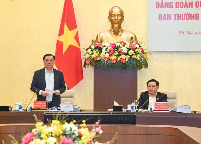 Bí thư Thành ủy Hà Nội Đinh Tiến Dũng phát biểu trao đổi.