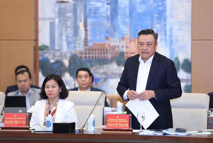 Chủ tịch UBND thành phố Hà Nội Trần Sỹ Thanh phát biểu tại phần thảo luận.