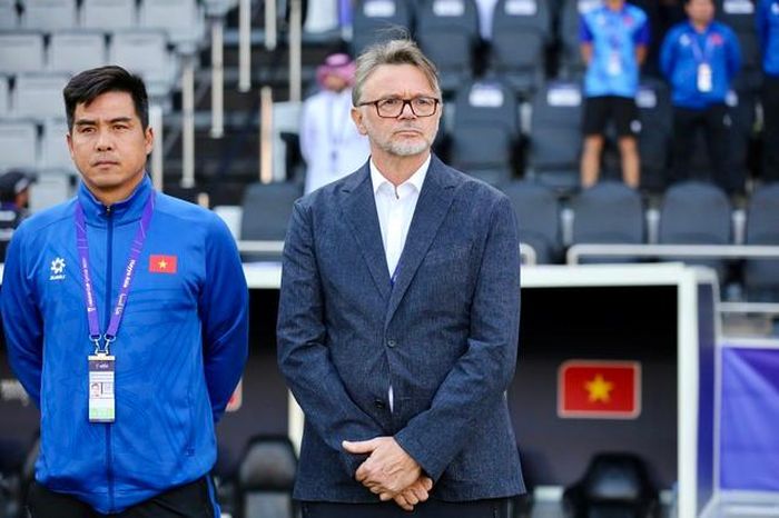 Có quá nhiều ngổn ngang dành cho HLV Troussier ở ĐTVN trong tháng 3-2024
