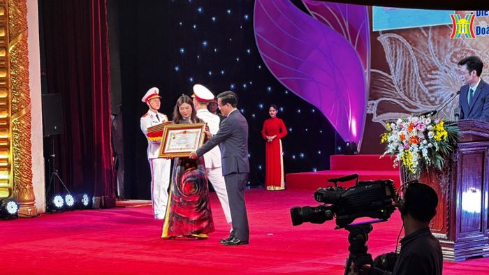 Lĩnh vực sân khấu có số lượng nghệ sĩ được phong tặng lớn nhất, hơn 60 người.