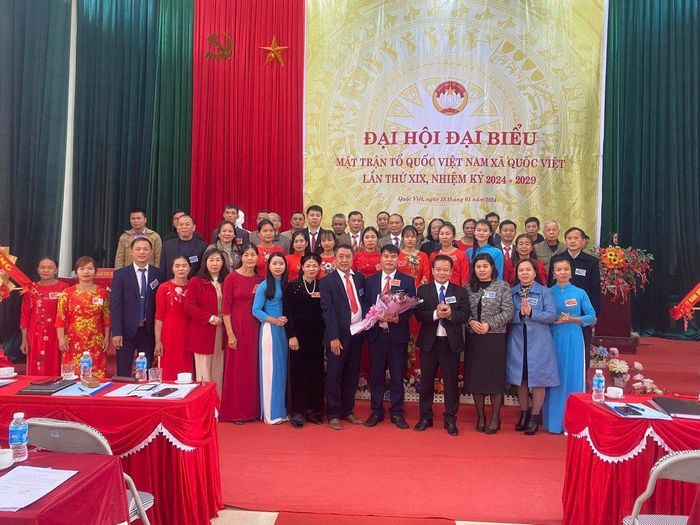 Các Ủy viên Ủy ban MTTQ xã Quốc Việt (huyện Tràng Định, tỉnh Lạng Sơn) nhiệm kỳ 2024 – 2029 ra mắt Đại hội. Ảnh: Bích Lại.