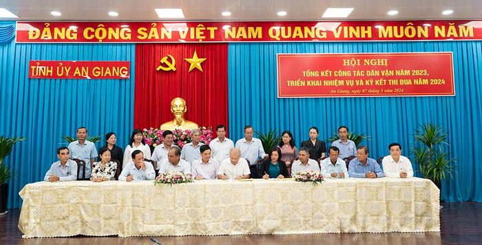 Ký kết giao ước thi đua giữa Ban Dân vận Tỉnh ủy An Giang với các Ban Dân vận các Huyện ủy, Thị ủy, Thành ủy về công tác dân vận năm 2024
