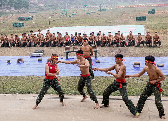  "Chất thép" không kém các đồng đội nam. 