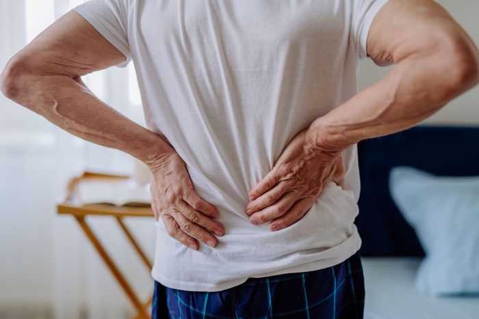 Các xét nghiệm có thể được chỉ định như chẩn đoán hình ảnh, kiểm tra thần kinh,... để chẩn đoán cơn đau lưng dưới khi nằm (Ảnh: Internet)