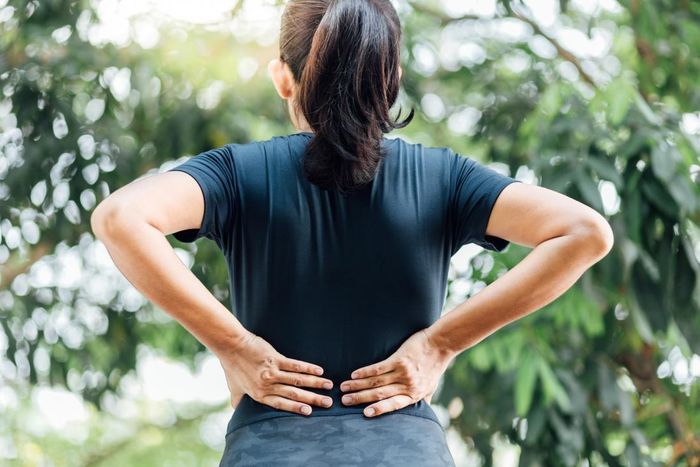 Mỗi nguyên nhân gây đau lưng dưới khi nằm khác nhau sẽ có điều trị khác nhau để dứt điểm (Ảnh: Internet)