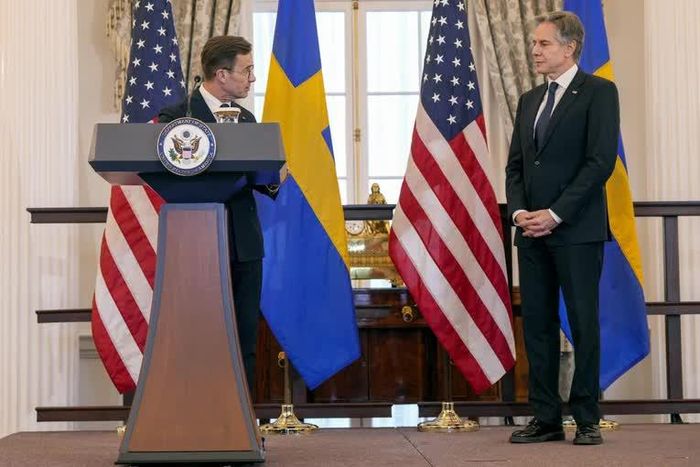Thủ tướng Thụy Điển Ulf Kristersson và Ngoại trưởng Mỹ Antony Blinken. Ảnh: AP