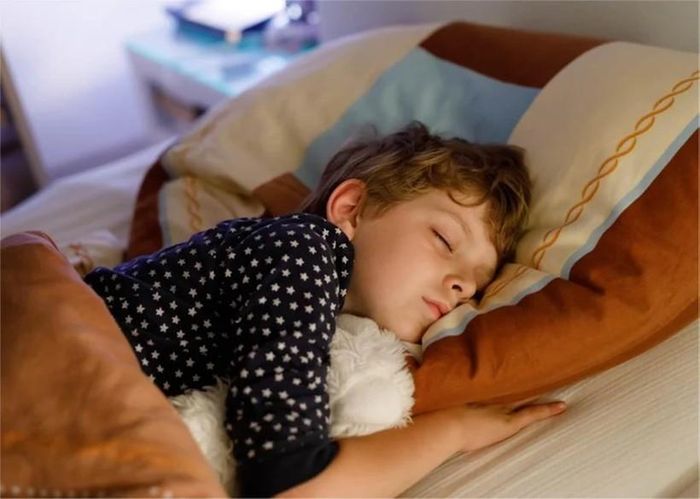 Hãy khiến việc thức dậy trở nên thú vị hơn bằng cách kết hợp một số bước nhỏ vào lịch trình buổi sáng. (Ảnh: ITN).