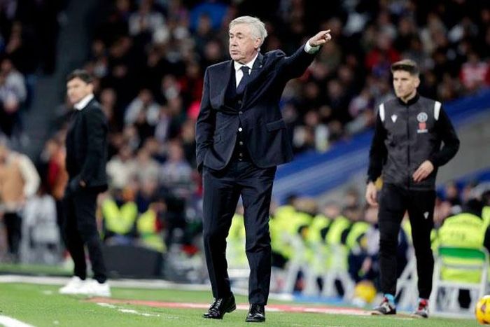 Ancelotti quả đã thêm một lần thấm thía nỗi khổ trên ghế kỹ thuật. Ảnh: Soccrates