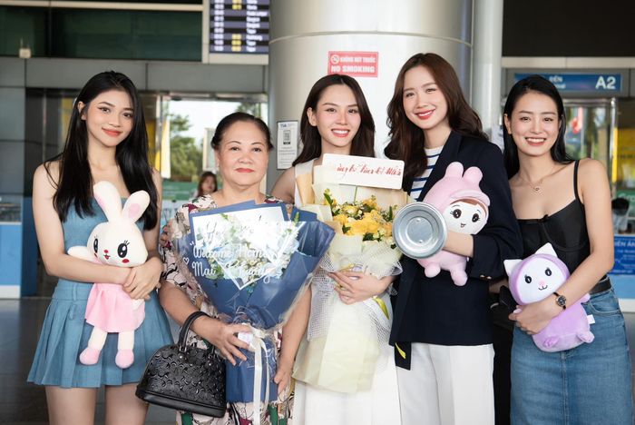 Hoa hậu Bảo Ngọc, Á hậu Bùi Khánh Linh, Á hậu Minh Kiên ra sân bay chào đón Mai Phương.
