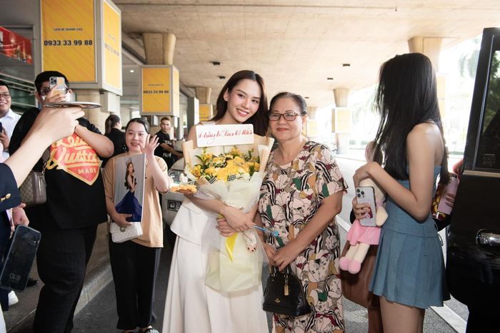 Trong hành trình kéo dài hơn 20 ngày tại Ấn Độ, Mai Phương được nhận xét đã làm tốt vai trò của một đại diện Việt Nam ở sân chơi nhan sắc lớn nhất hành tinh. Với lợi thế kỹ năng tiếng Anh IELST 8.0 và khả năng giao tiếp, ứng xử nhạy bén, Mai Phương đã giao lưu và kết nối với các thí sinh, ban tổ chức.