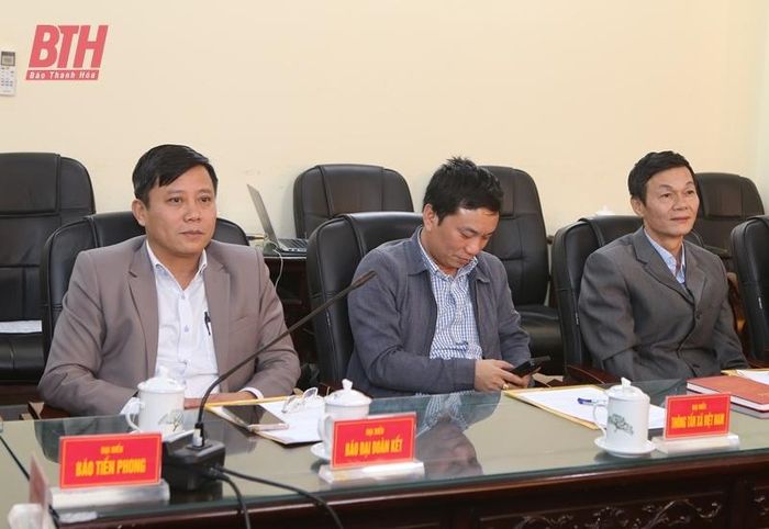Đại diện các cơ quan thông tấn, báo chí Trung ương thường trú tại Thanh Hóa dự buổi gặp mặt.