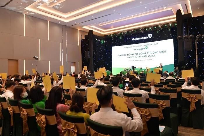 Một phiên họp của cổ đông ngân hàng. Ảnh: VCB.