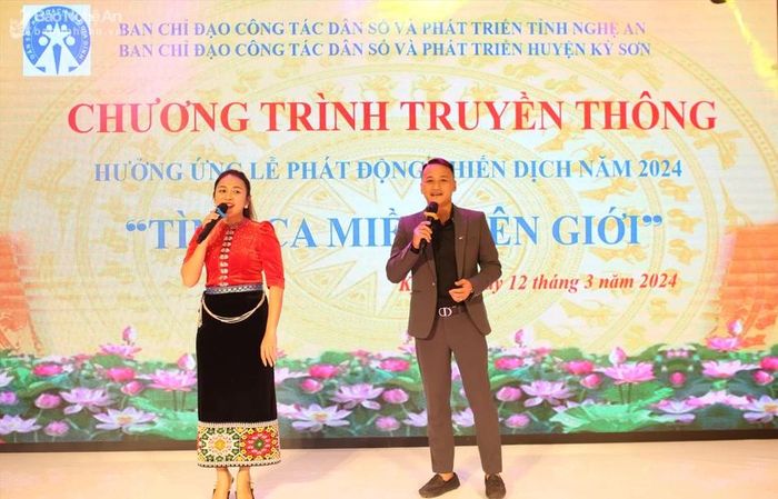  Đêm giao lưu là dịp gặp gỡ, chia sẻ của những người làm công tác dân số trong toàn tỉnh. Ảnh: Mỹ Hà 