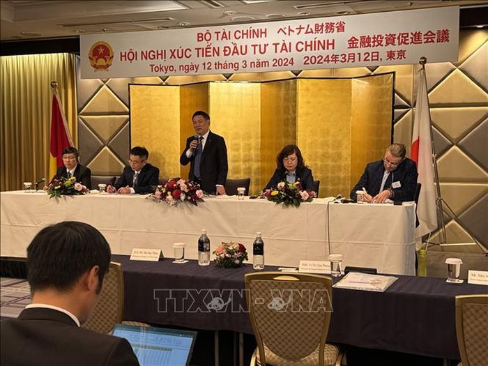 Bộ trưởng Tài chính Hồ Đức Phớc chủ trì phiên đối thoại chính sách với các doanh nghiệp, nhà đầu tư Nhật Bản. Ảnh: Phạm Tuân/TTXVN