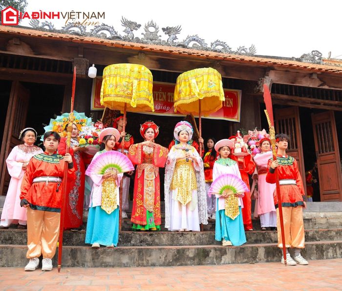 Sau 3 phần thi, Ban giám khảo sẽ chấm cho điểm bằng thẻ. Kết thúc mỗi cuộc thi, Ban giám khảo tuyên bố ai giành phần thắng sau đó cộng thêm điểm thẻ chọn người chiến thắng. Cuối cùng khi kết thúc các phần thi, người thắng cuộc sẽ được cùng nữ tướng làm lễ vinh quy bái tổ.