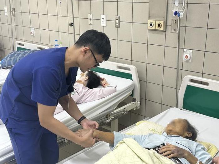 Một bệnh nhân mắc sỏi túi mật biến chứng gây vàng da.