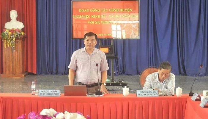 Chủ tịch UBND huyện Tri Tôn Nguyễn Văn Bé Tám kết luận buổi làm việc