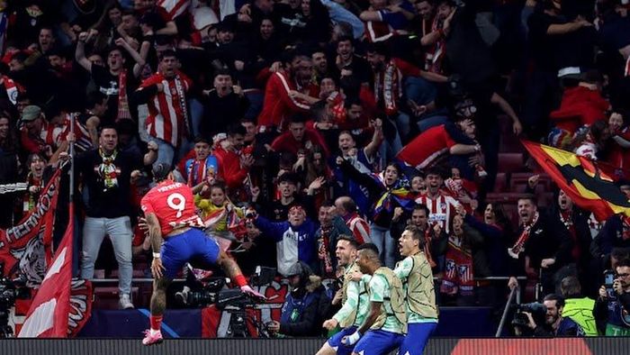 Kết thúc 90 phút trên sân Metropolitano, Atletico thắng 2-1 trước Inter ở lượt về vòng 1/8 Champions League. Lúc này, tổng tỷ số sau hai lượt là 2-2, và hai đội buộc phải đá thêm hiệp phụ.