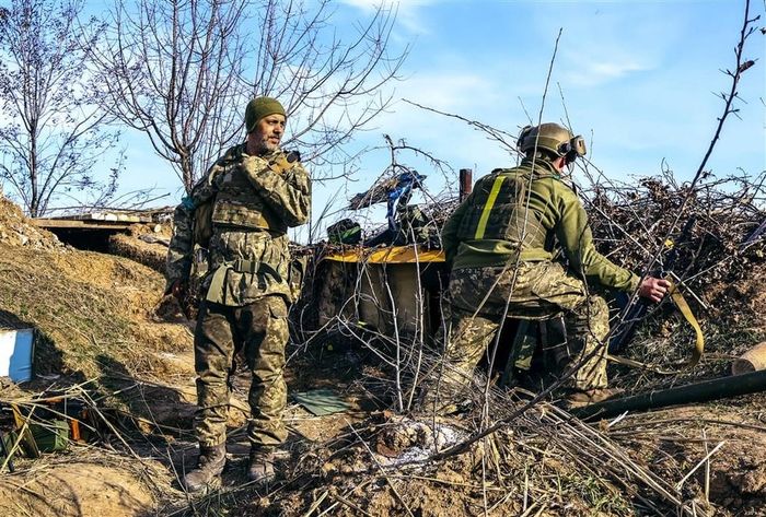 Sai lầm lớn được truyền thông Nga nhắc đến, đó là quân Ukraine bỏ lỡ cơ hội xây dựng công sự kiên cố. Sau khi Quân đội Ukraine mất Avdiivka, họ phải rút về phía tây và trên nhiều tuyến phòng ngự lâm thời, không hề có công sự kiên cố và các phương tiện phòng thủ khác.