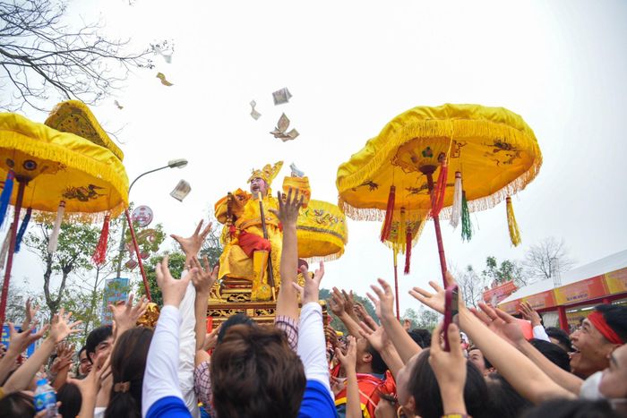 Nghi lễ rước vua giả tại lễ hội đền Sái, làng Thụy Lôi (xã Thụy Lâm, huyện Đông Anh, Hà Nội) Xuân Giáp Thìn 2024. Ảnh: Đình Trung