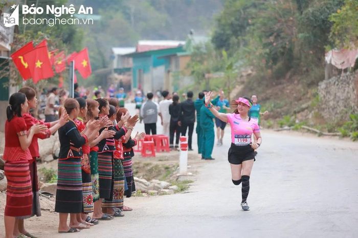  Giải Marathon "Về miền Sơn cước - chinh phục đỉnh Puxailaileng nóc nhà dãy Trường Sơn" được tổ chức tại huyện Kỳ Sơn. Ảnh tư liệu: Sách Nguyễn 