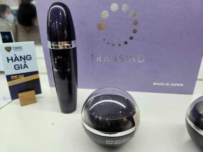 Một sản phẩm mỹ phẩm giả mạo Transino