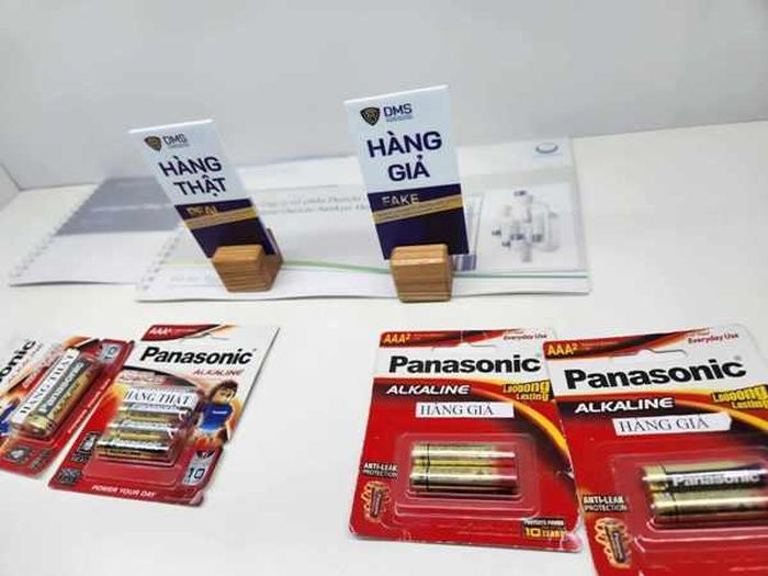 Sản phẩm pin bị làm giả rất nhiều, người dùng có thể phân biệt bằng logo để phát hiện hàng thật, hàng giả. Ngoài ra, chữ S và chữ C hàng thật và hàng giả cũng khác nhau