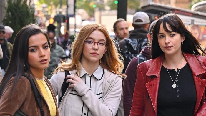  Sydney Sweeney được khen trả lời phỏng vấn tinh tế hơn hẳn Dakota Johnson. 