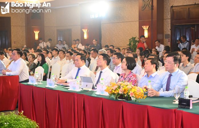  Các đại biểu dự khai mạc diễn đàn. Ảnh: Thành Cường 