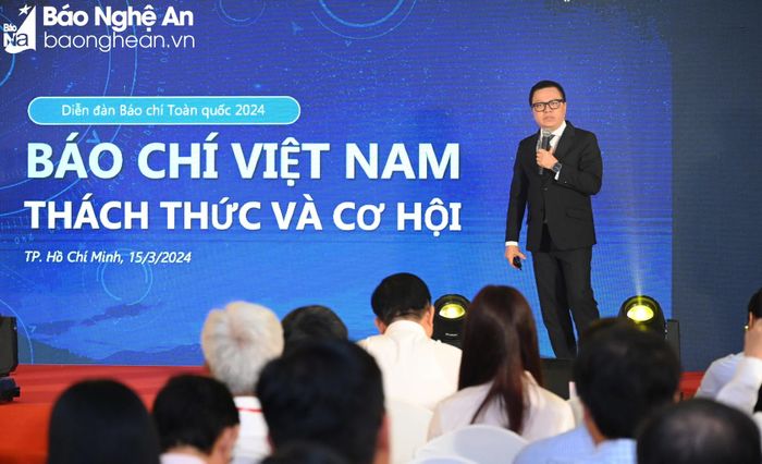  Chủ tịch Hội Nhà báo Việt Nam Lê Quốc Minh thuyết trình tại diễn đàn. Ảnh: Thành Cường 