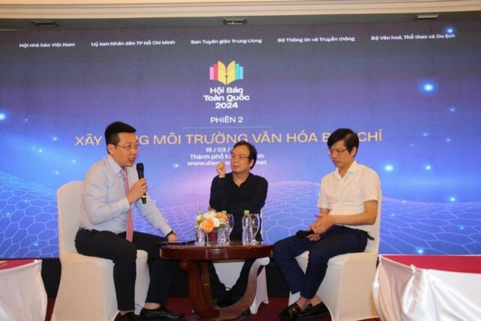 Các đại biểu cùng chia sẻ nhiều nội dung xoay quanh việc xây dựng môi trường văn hóa báo chí