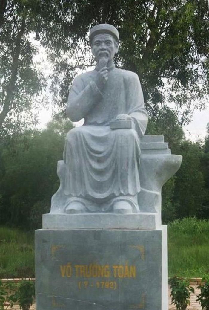 Tượng nhà giáo Võ Trường Toản được dựng tại Vườn tượng danh nhân Văn Miếu Trấn Biên (Đồng Nai). Ảnh: QĐND