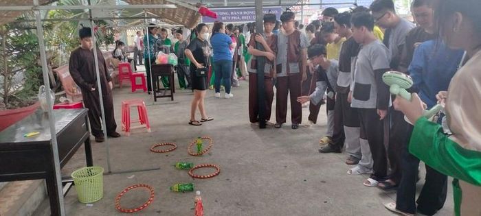 Trò chơi Ném vòng.