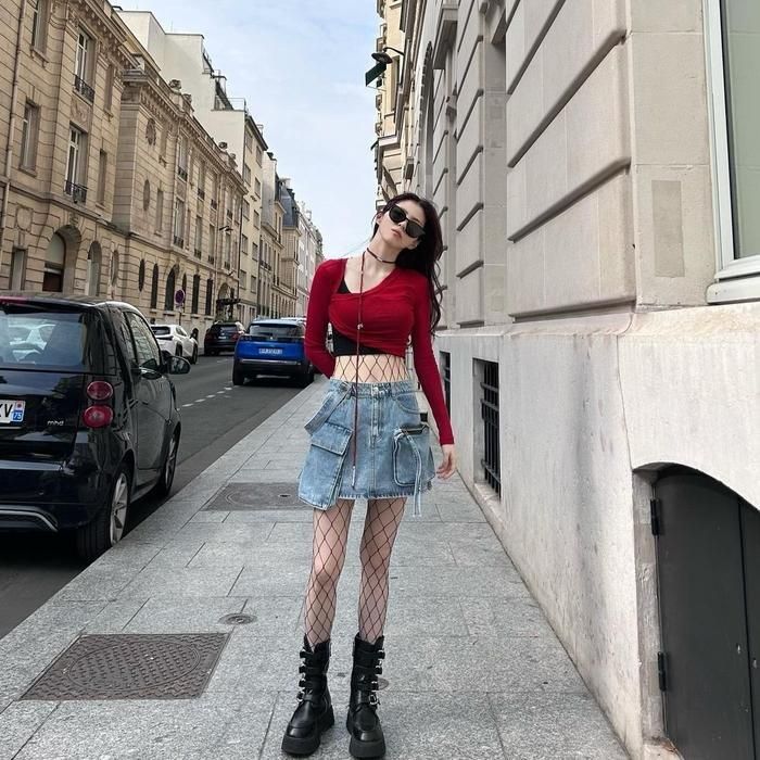 Vóc dáng thon gọn là lợi thế giúp Han So Hee có thể diện nhiều bộ trang phục khác nhau. Ảnh: Instagram xeesoxee