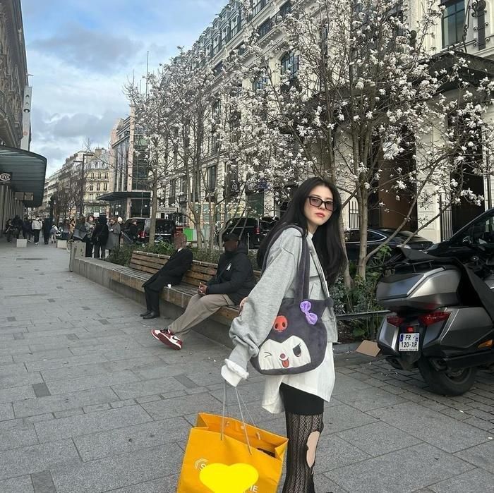 Những món đồ được Han So Hee yêu thích đều làm nổi bật cá tính của cô nàng. Ảnh: Instagram xeesoxee