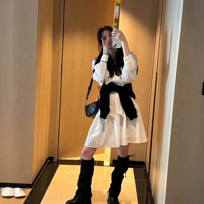 Han So Hee không ngần ngại diện và phối đồ theo những cách độc đáo, lạ mắt. Ảnh: Instagram xeesoxee