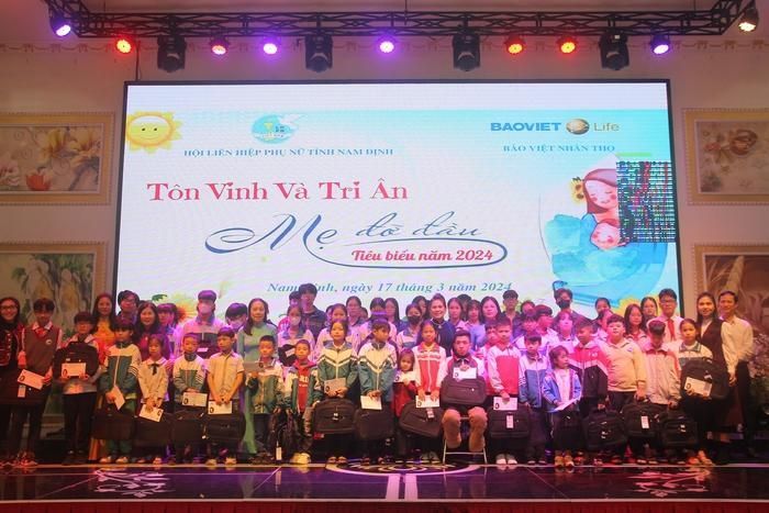"Mẹ đỡ đầu" chia sẻ, tận tâm cùng các con mồ côi trên địa bàn tỉnh
