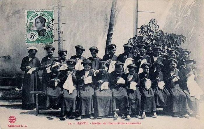 Một lớp học nghề thêu chuyên nghiệp
