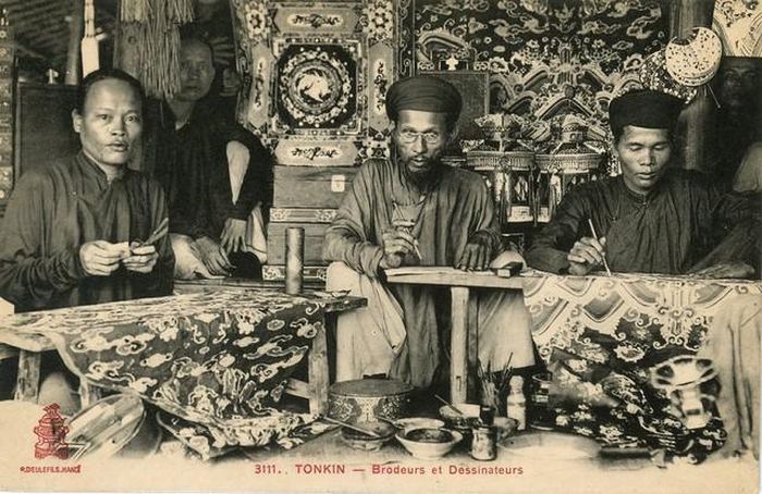 Thêu và vẽ là 2 nghề “cặp kè” với nhau